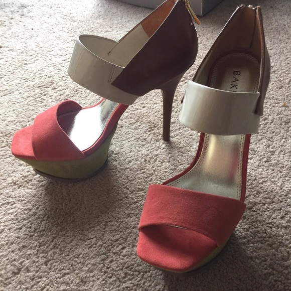 NEW Size 8 Bakers Suede Heels - Picture 3 of 4